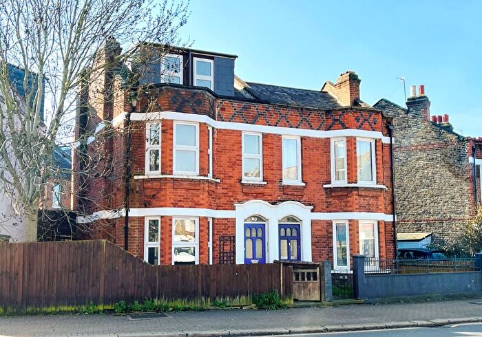 4 Bedroom Semi-Detached House For Sale In Garratt Lane, Tooting, SW17