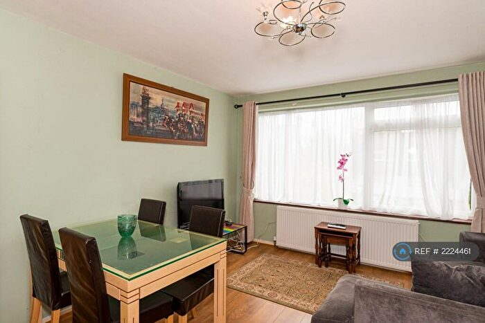 3 Bedroom Flat To Rent In Park Road High Barnet, High Barnet, Barnet, EN5