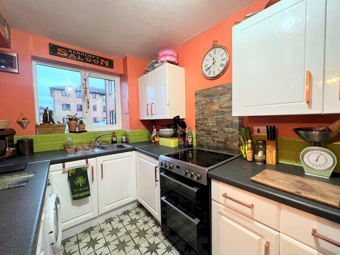 2 Bedroom Flat To Rent In Streamside Close, Edmonton, N9