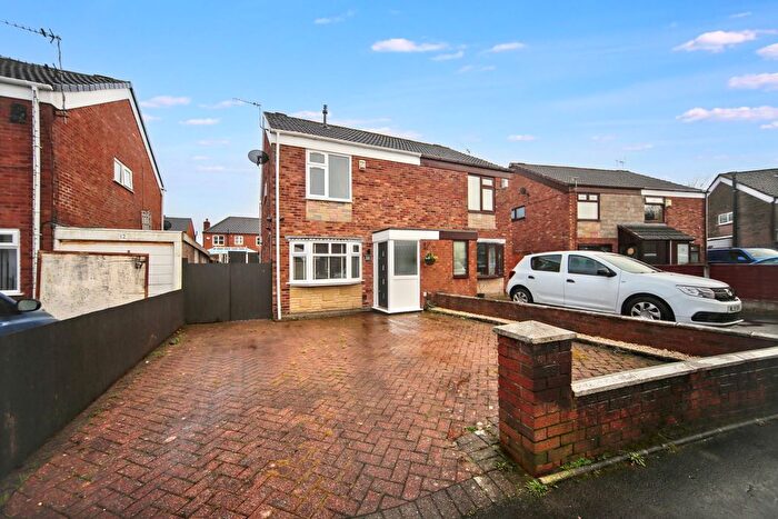 3 Bedroom Semi Detached House For Sale In Sandpiper Road, Wigan, WN3