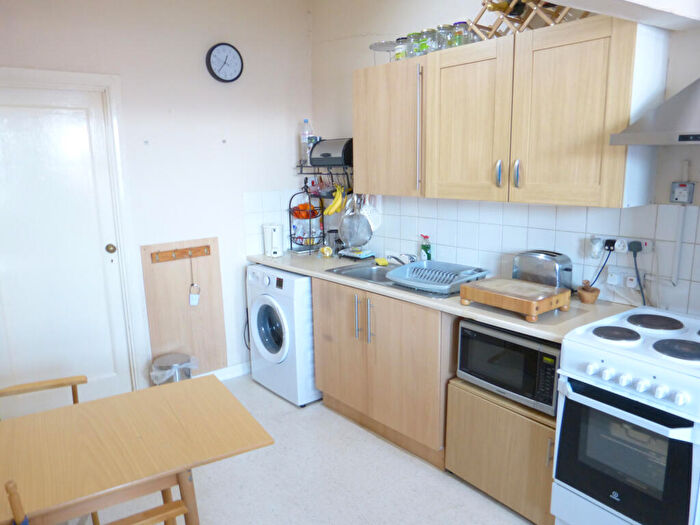 Studio To Rent In North End Road, London, NW11