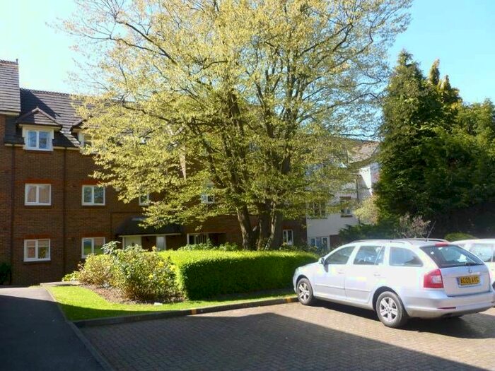 2 Bedroom Flat To Rent In Elm Park Road, Pinner, HA5