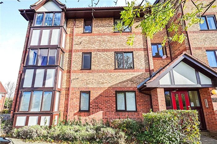 1 Bedroom Flat To Rent In Varsity Drive, Twickenham, TW1