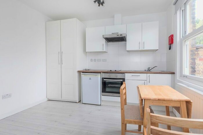 Studio To Rent In Warwick Road, Earls Court, London, SW5