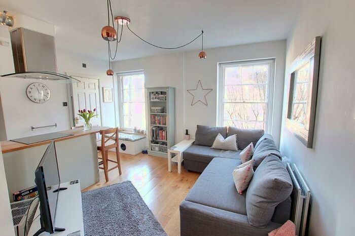 1 Bedroom Flat To Rent In The Halve, Trowbridge, BA14