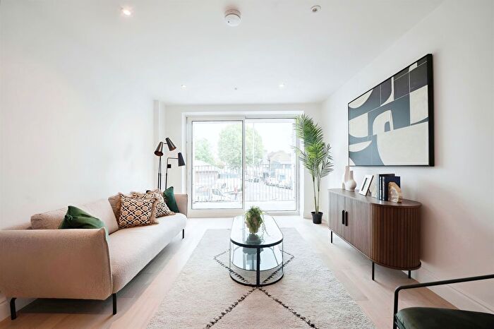1 Bedroom Flat For Sale In High Road Leyton, London, E10