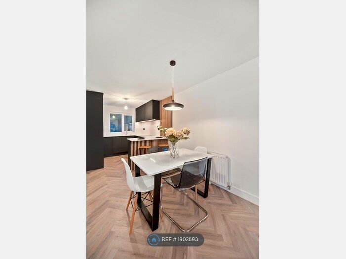 2 Bedroom Flat To Rent In Beckett Court, Nottingham, NG4