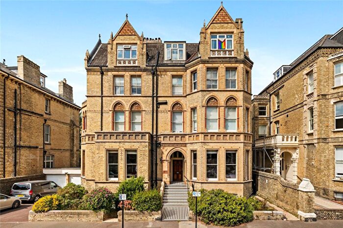2 Bedroom Flat For Sale In Third Avenue, Hove, BN3