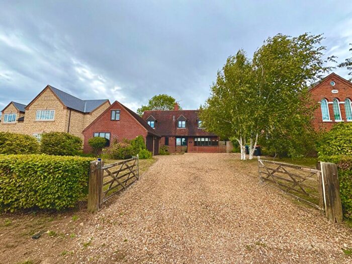 5 Bedroom Detached House For Sale In Higham Cross Road, Hanslope, Milton Keynes, MK19