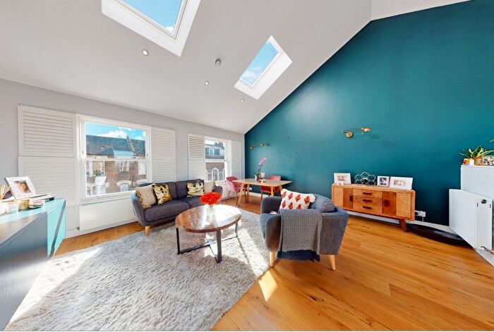 2 Bedroom Flat To Rent In Landor Road, London, SW9