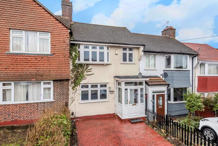 3 Bedroom Terraced House To Rent In Bramdean Crescent Lee, SE12