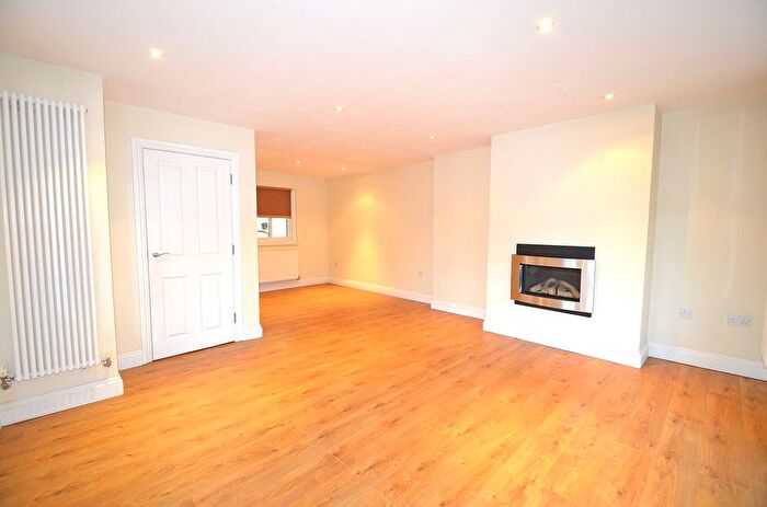 3 Bedroom Semi-Detached House To Rent In Beulah Hill, Crystal Palace, SE19