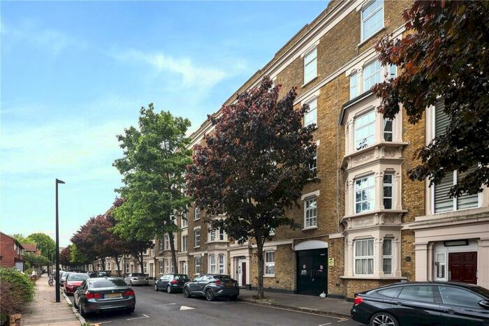 2 Bedroom Flat To Rent In Corfield Street, Bethnal Green, London, E2
