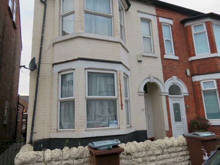 6 Bedroom Semi-Detached House To Rent In Kimbolton Avenue, Nottingham, NG7