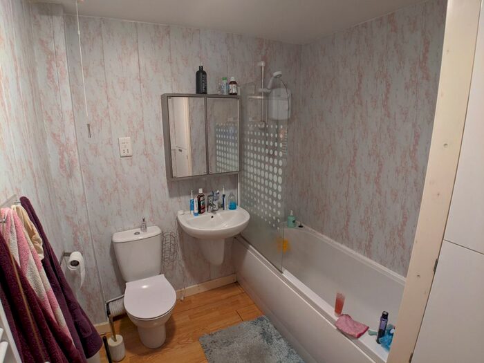 2 Bedroom Flat To Rent In Barlow Moor Road, Didsbury, Manchester, M20