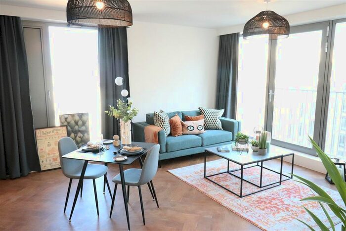 1 Bedroom Flat To Rent In Broadside, Oldham Road, M4