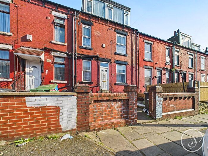 3 Bedroom Terraced House For Sale In Nowell Grove, Leeds, LS9