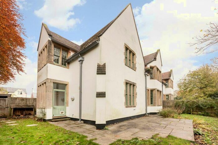 3 Bedroom Semi-Detached House To Rent In Cowley Road, Oxford, OX4