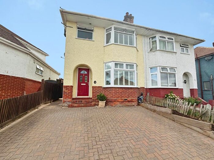 3 Bedroom Semi-Detached House For Sale In Elston Road, Aldershot, Hampshire, GU12