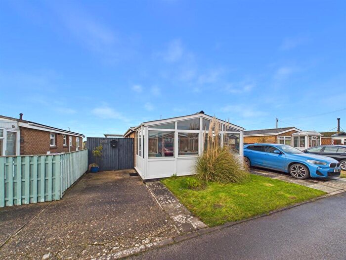 3 Bedroom Detached Bungalow For Sale In The Court, Anderby Creek, PE24