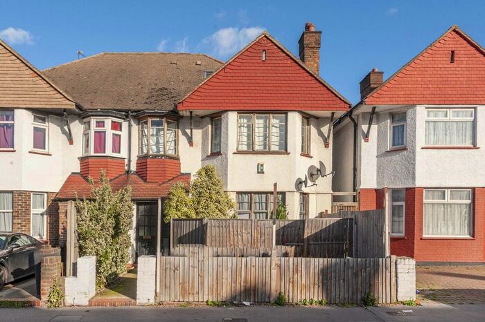 2 Bedroom Flat To Rent In The Mews, Norbury Crescent, London, SW16