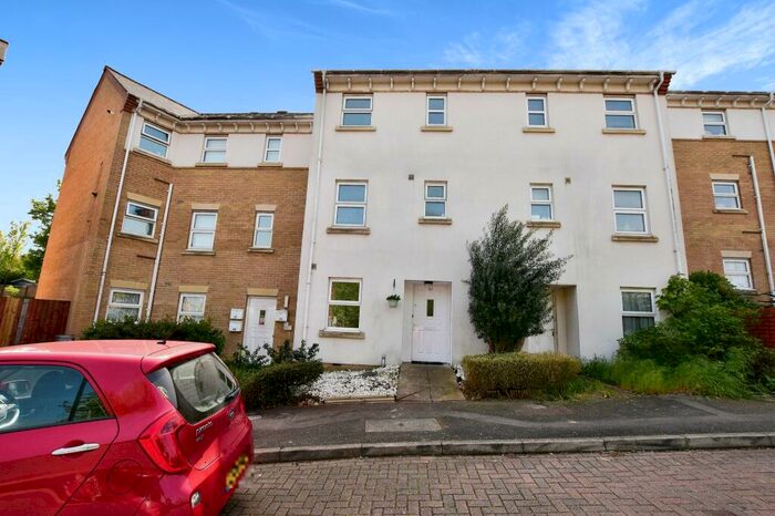 4 Bedroom Terraced House To Rent In Diana Road, Chatham, Kent, ME4