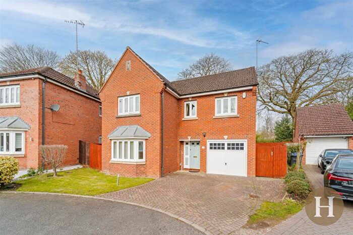 4 Bedroom Detached House For Sale In Queens Court, Birmingham, B32
