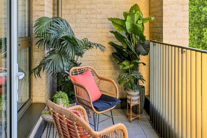 2 Bedroom Flat To Rent In Kennington Lane, London, SE11