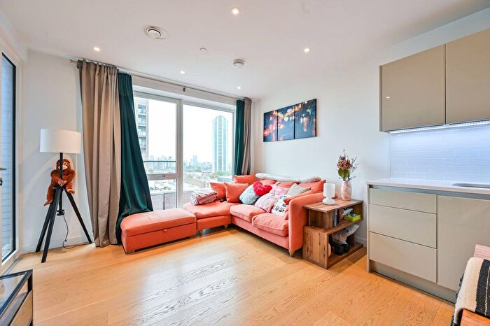 1 Bedroom Flat For Sale In Sayer Street, Elephant And Castle, London, SE17