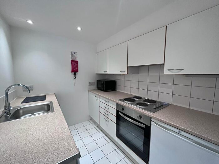 2 Bedroom Apartment To Rent In Royal Quay, Liverpool, L3