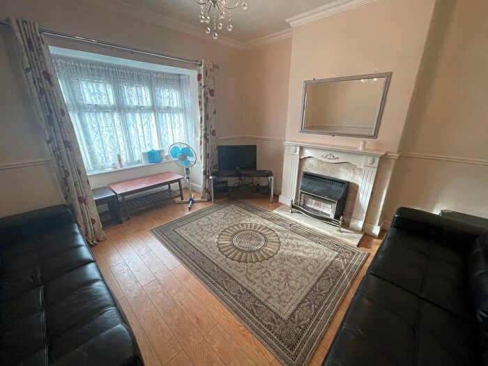 3 Bedroom End Of Terrace House To Rent In Page Hall Road, Sheffield, S4