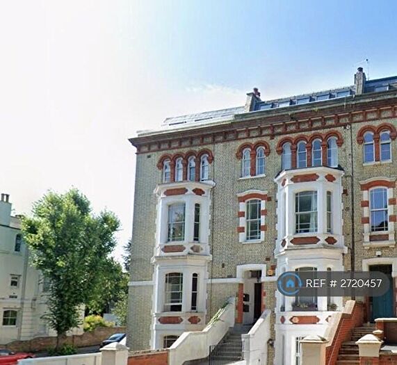 2 Bedroom Flat To Rent In Rosslyn Hill, London, NW3