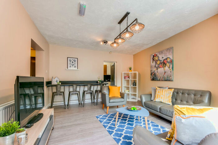 5 Bedroom House To Rent In Moor View, Leeds, LS6