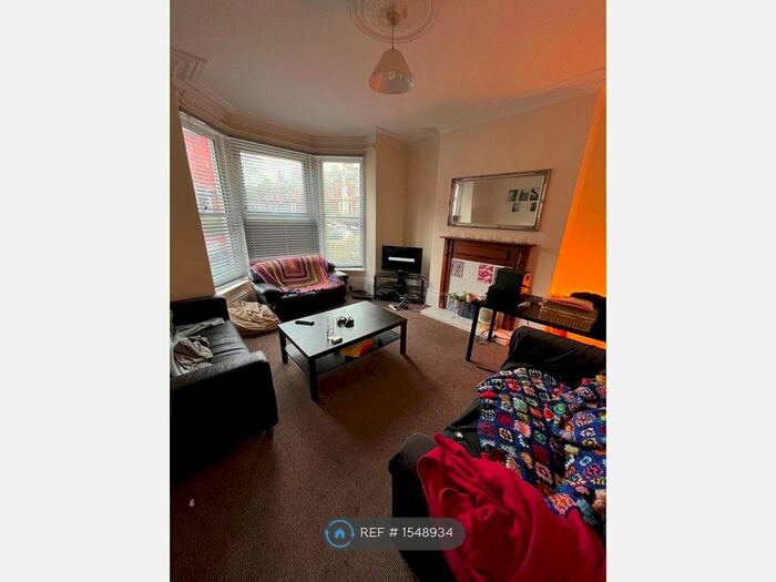 6 Bedroom Semi-Detached House To Rent In St. Michaels Terrace, Leeds, LS6