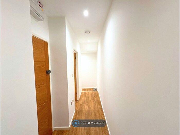 2 Bedroom Flat To Rent In Adair House, Epsom, KT19