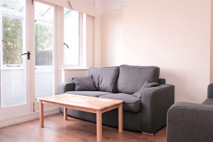 5 Bedroom House Of Multiple Occupation To Rent In Carlyle Avenue, Brighton, BN2