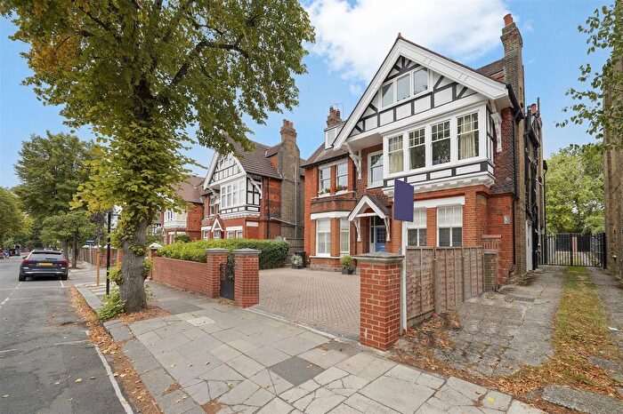 2 Bedroom Flat For Sale In Blakesley Avenue, W5