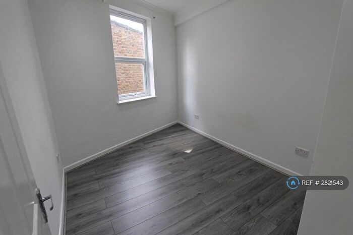 2 Bedroom Flat To Rent In High Road Leytonstone, London, E11