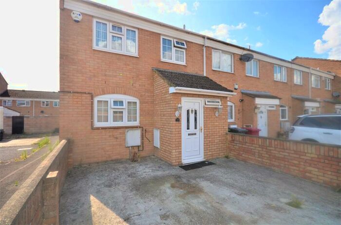 4 Bedroom Terraced House To Rent In Newchurch Road, SL2