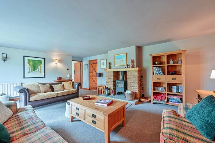 4 Bedroom Detached House For Sale In Aylesbury Road, Aston Clinton, Hemel Hempstead, Aylesbury, HP22