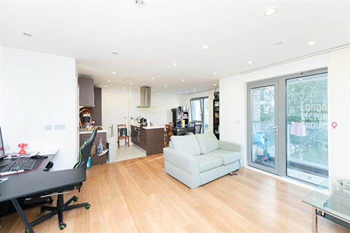 2 Bedroom Flat To Rent In Wilson Tower, Christian Street, London, E1
