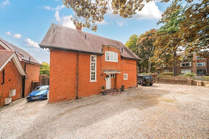 2 Bedroom Flat For Sale In Nightingale Road, Rickmansworth, WD3