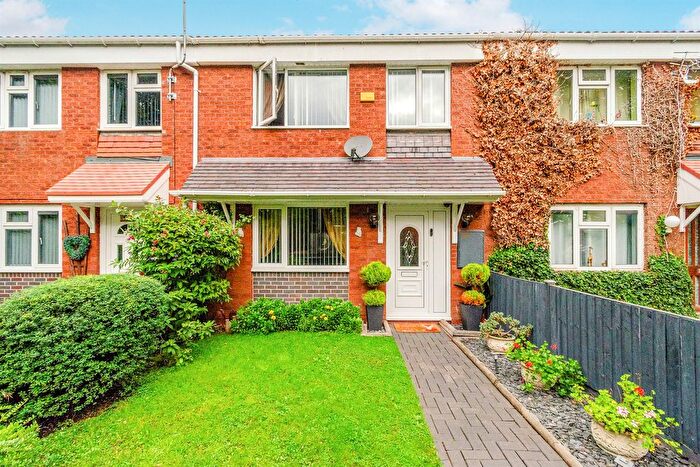 3 Bedroom Semi-Detached House For Sale In Eastney Crescent, Pendeford, Wolverhampton, WV8