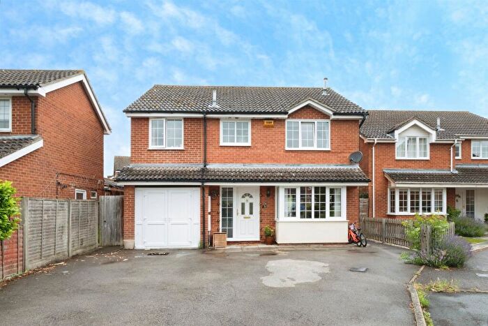 4 Bedroom Detached House For Sale In Ayres Close, Aylesbury, HP21