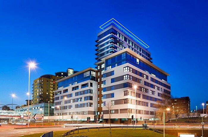 2 Bedroom Apartment For Sale In Alencon Link, Basingstoke, RG21