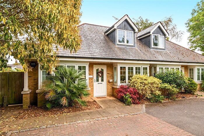 3 Bedroom Semi-Detached House For Sale In Rydens Grove, Walton-On-Thames, KT12