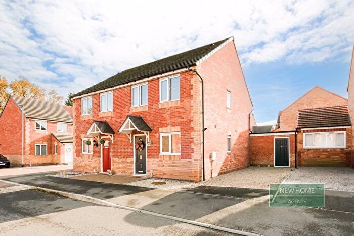 3 Bedroom Semi-Detached House For Sale In Oakdale Drive, South Elmsall, Pontefract, WF9