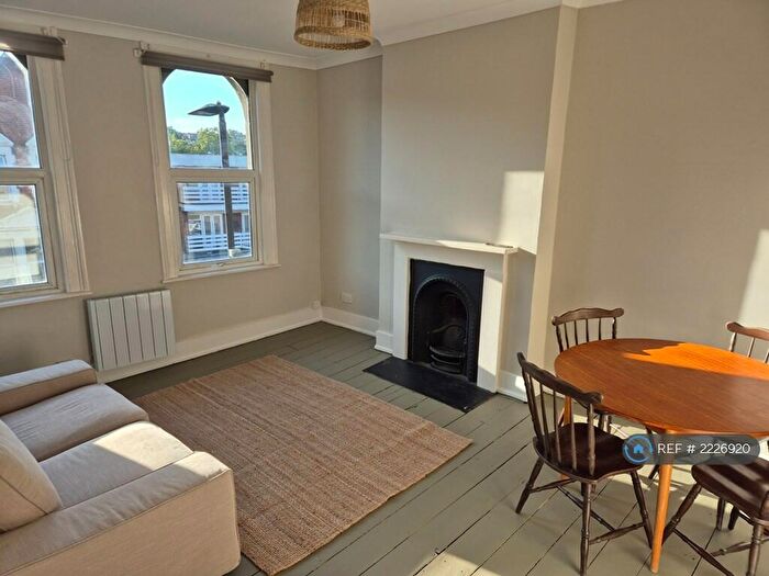 1 Bedroom Flat To Rent In Station Rise, Tulse Hill, SE27