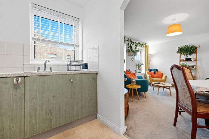 2 Bedroom Flat For Sale In Chase Court Gardens, Southchurch Village, Southend-On-Sea, Essex, SS1