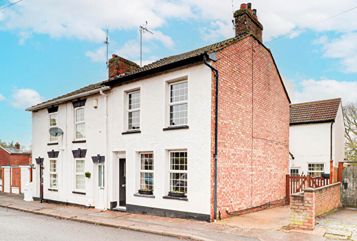 4 Bedroom End Of Terrace House For Sale In Summer Street, Slip End, Luton, LU1